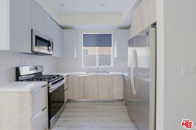 Building Photo - 5832 Tujunga Ave