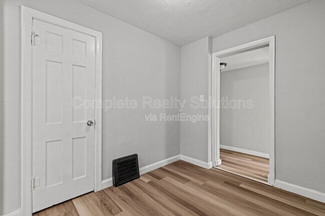 Building Photo - 7120 Greenhaven Dr