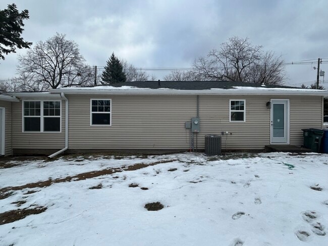 Building Photo - 1810 Logan St