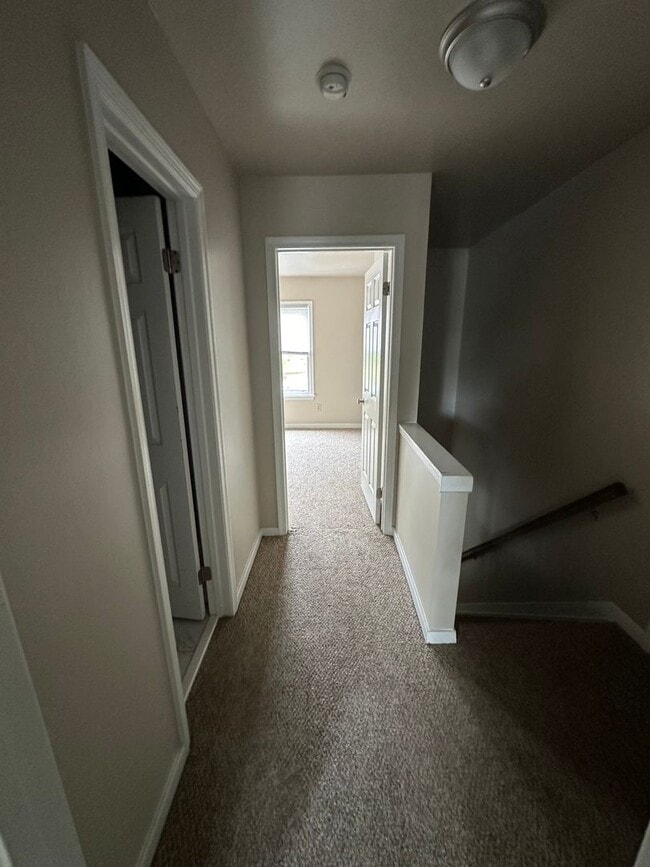 Building Photo - MUST SEE TOWNHOUSE!!!
