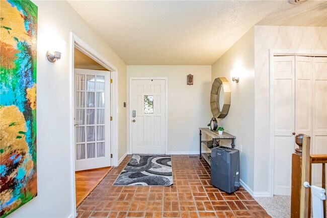 Building Photo - 107 NW Winfield Ln