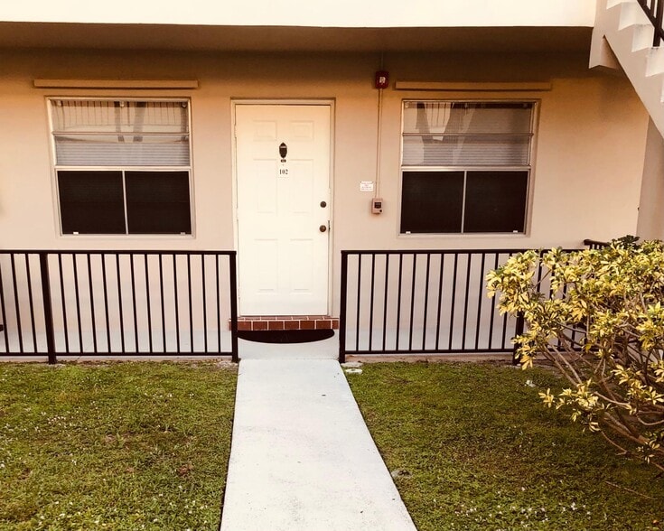 Private Veranda - 1210 Old Boynton Rd