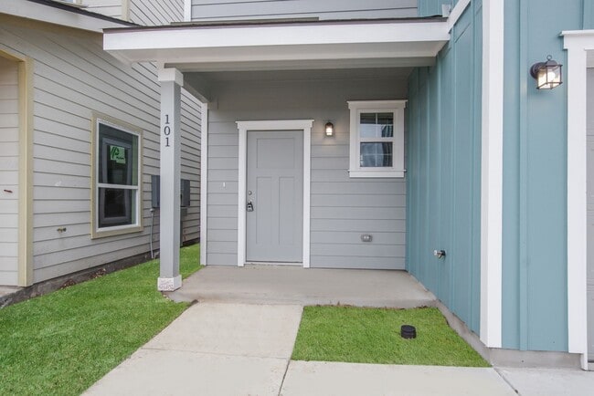 Building Photo - 3/2.5 Duplex Townhome in Stadium Pointe
