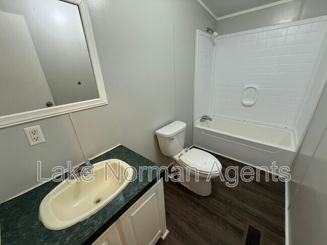 Building Photo - 1121 McRee Heights Cir