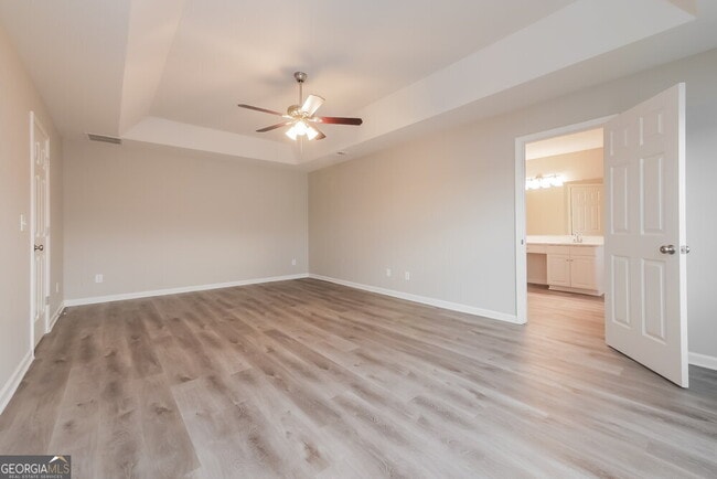 Building Photo - 298 Summit View Dr
