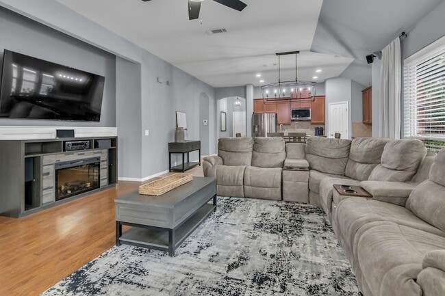 Building Photo - 6548 Fairview Dr