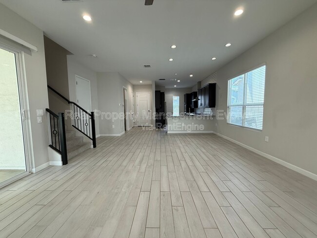 Building Photo - 5118 E Anderson Dr