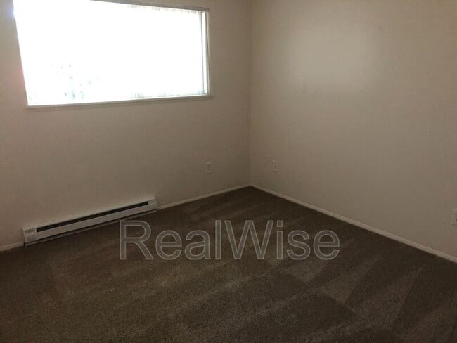 Building Photo - 13441 SE Stark St