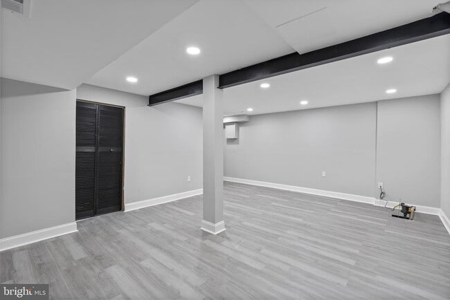 Building Photo - 54 Ray Ave