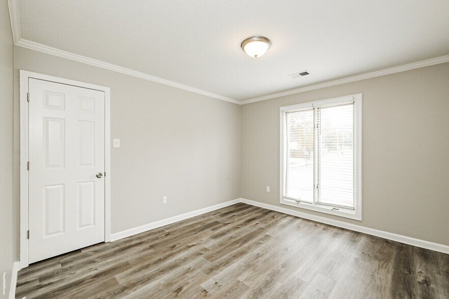 Building Photo - 7440 Richmond Rd