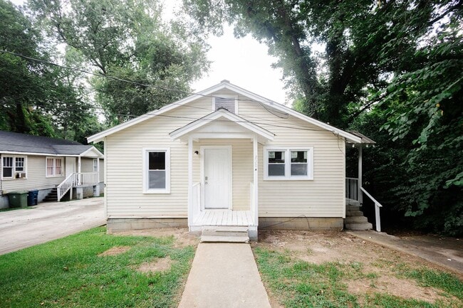 Building Photo - 220 N 15th St
