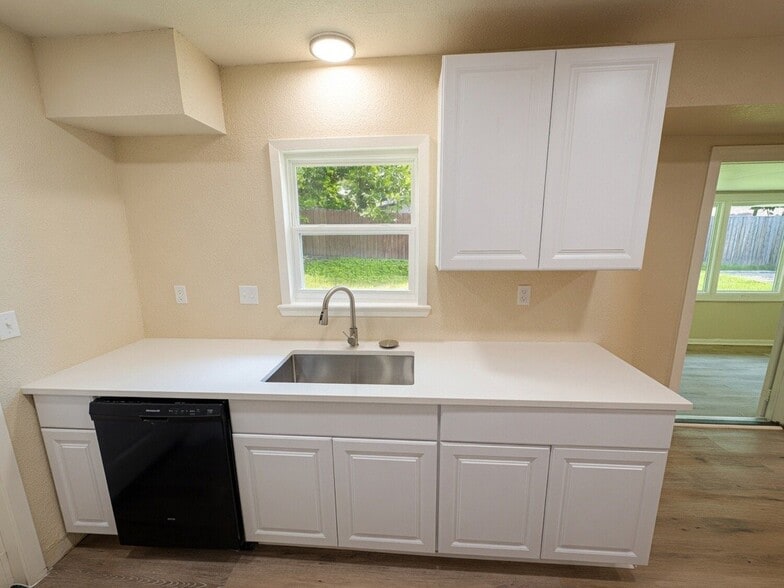 Building Photo - 14147 Swallow Dr
