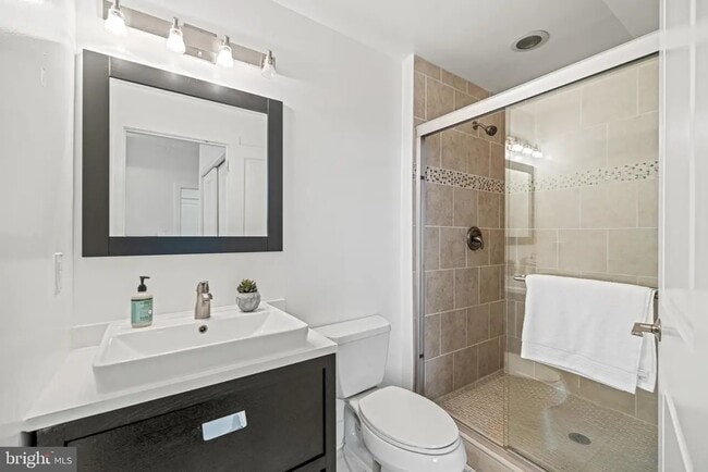 Building Photo - 907 N St NW