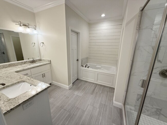 Building Photo - Stylish 4-Bedroom Home with Screened Porch...