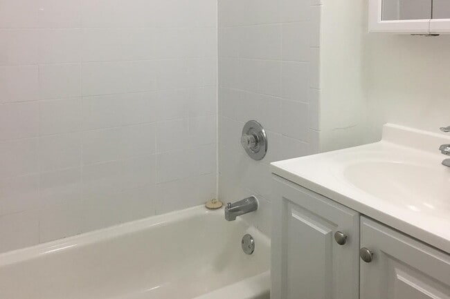 Floorplan - 5405-5407 S. Woodlawn Avenue