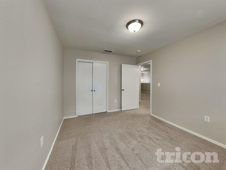 Building Photo - 6323 Cougar Village