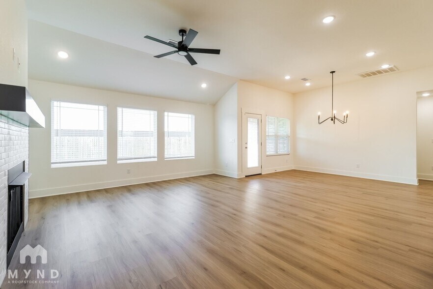 Building Photo - 1020 Autumn Royal Ave