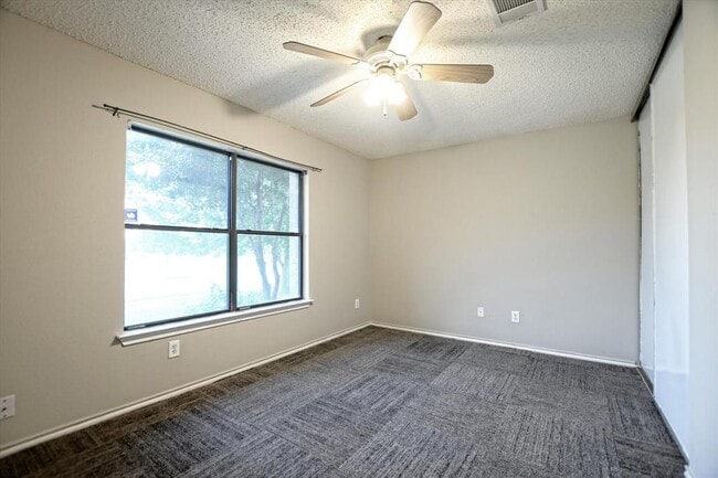 Building Photo - 1353 Lakeside Loop