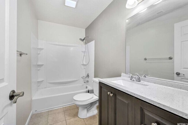 Building Photo - 260 N Bliss Ct