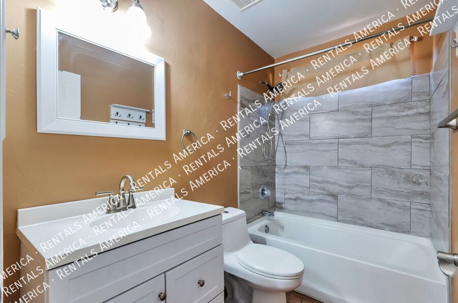 Building Photo - 4976 W Rosebay Dr