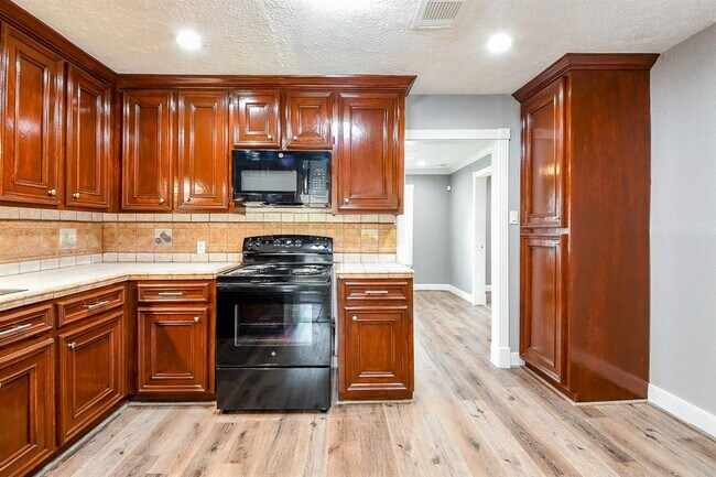 Building Photo - 3017 Barberry Dr