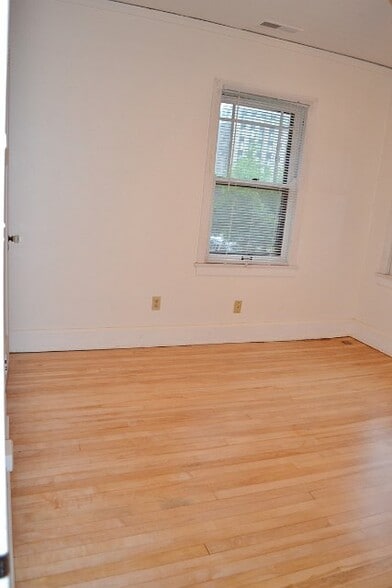 Building Photo - 1901 University Ave