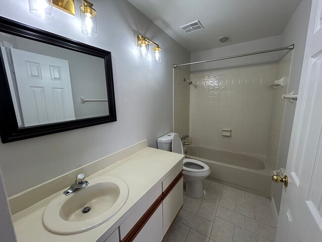 Building Photo - 645 Stafford Terrace