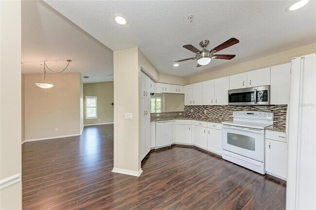 Building Photo - 803 Montrose Dr