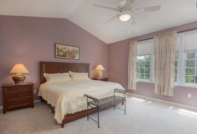 Building Photo - Beautiful large 4 bedroom Home