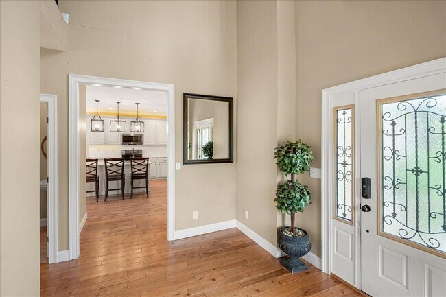 Building Photo - 200 Crooked Creek Dr