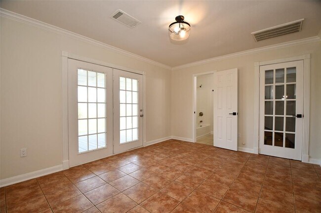 Building Photo - 10946 Fullerton Dr