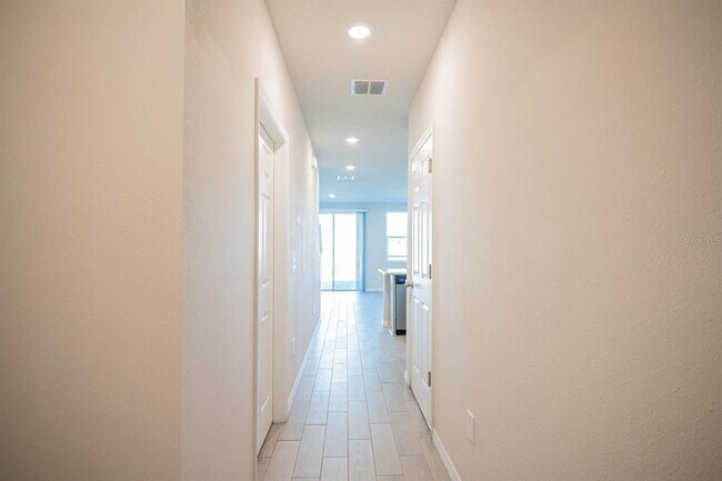 Building Photo - 425 Legacy Lp