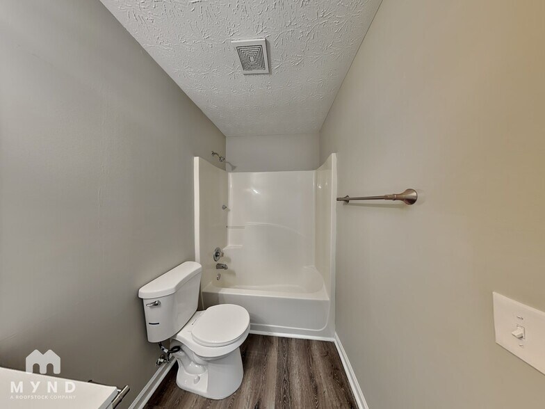 Building Photo - 1016 Bridle Creek Dr