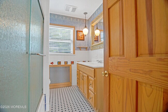 Building Photo - 1209 16th Ave