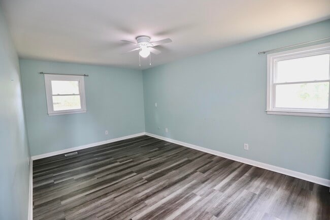 Building Photo - 807 N Guignard Dr