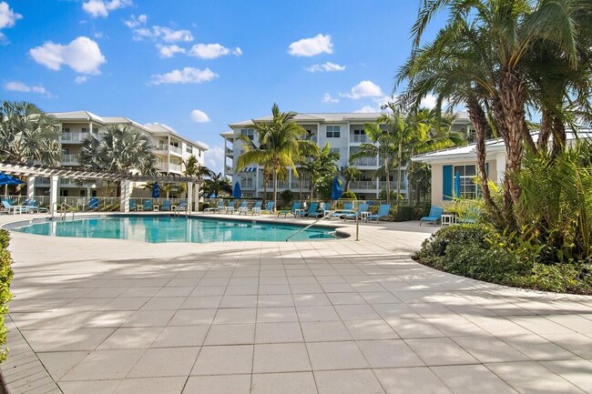 Building Photo - 315 Bay Colony Dr N