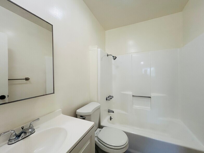 Building Photo - 1404 Echo Park Ave