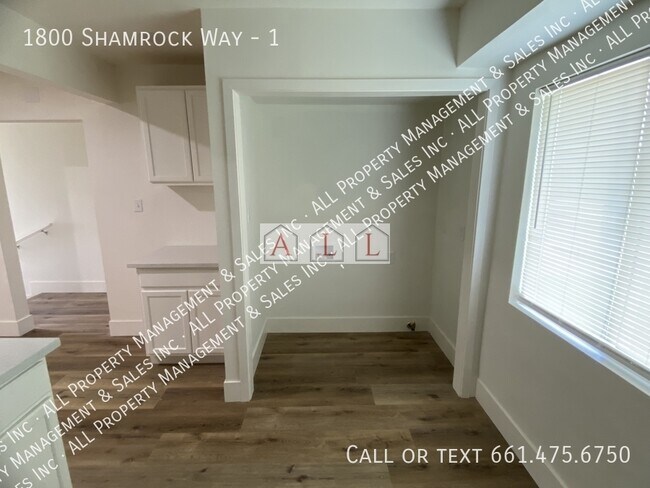 Building Photo - 1800 Shamrock Wy