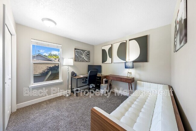 Building Photo - 1127 N Echohawk Way