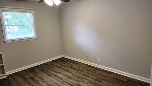 Building Photo - Turn the Key to Comfort & Convenience. MOV...