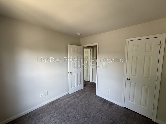 Building Photo - 2709 Church View Ln