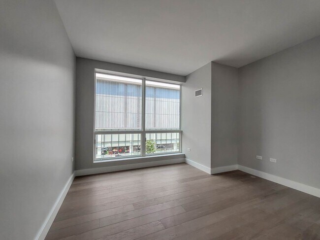 Building Photo - 1218 N Clark St