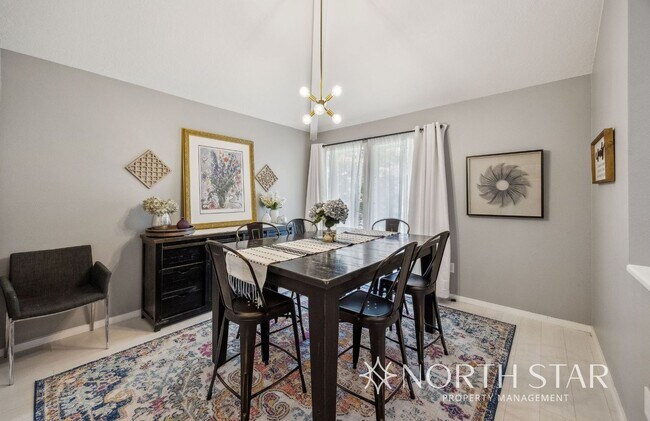 Building Photo - Beautifully Updated Contemporary Home in t...