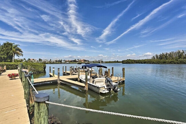 Building Photo - 2700 N Beach Rd