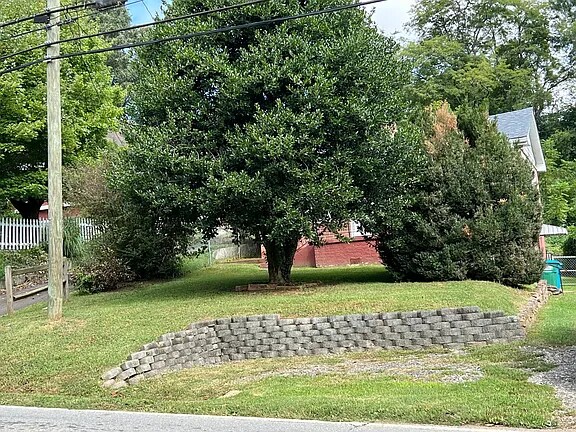 Building Photo - 597 Emma Rd