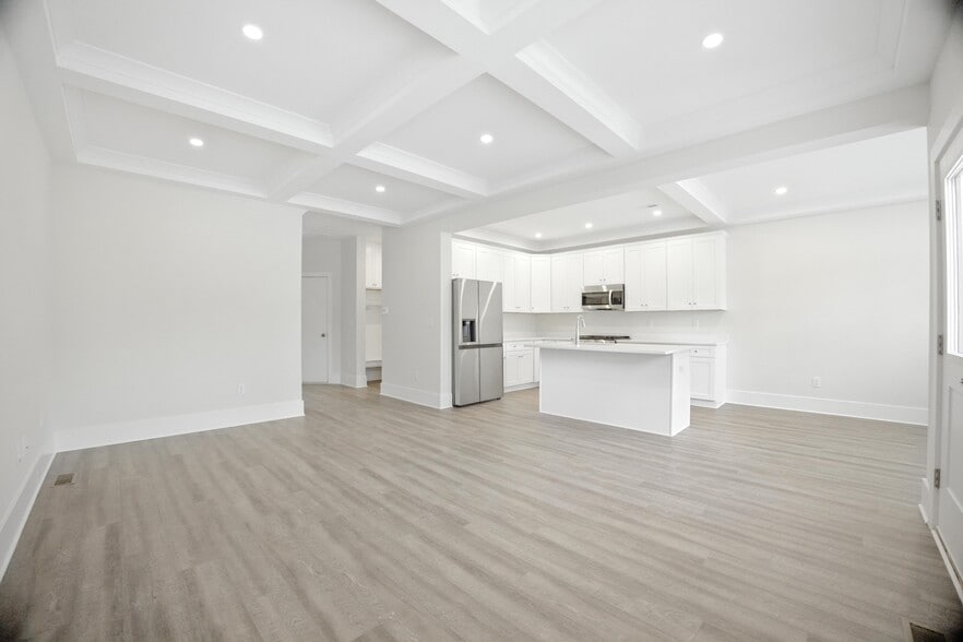 Building Photo - 47 Sequoia Dr