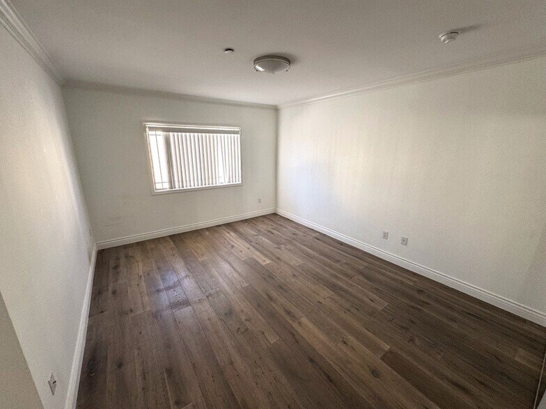 Building Photo - 11848 Kiowa Ave