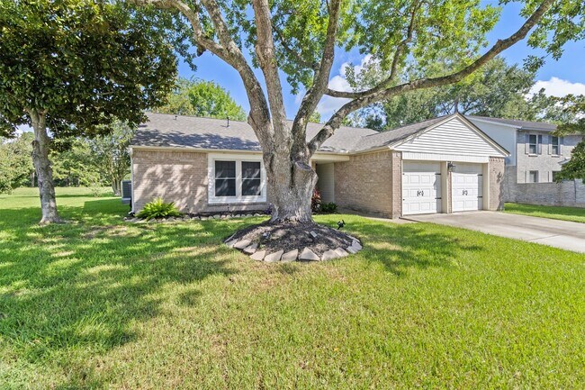 Building Photo - 210 Pecan Valley Ct