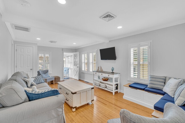 Primary Photo - 629 Redmond Ave