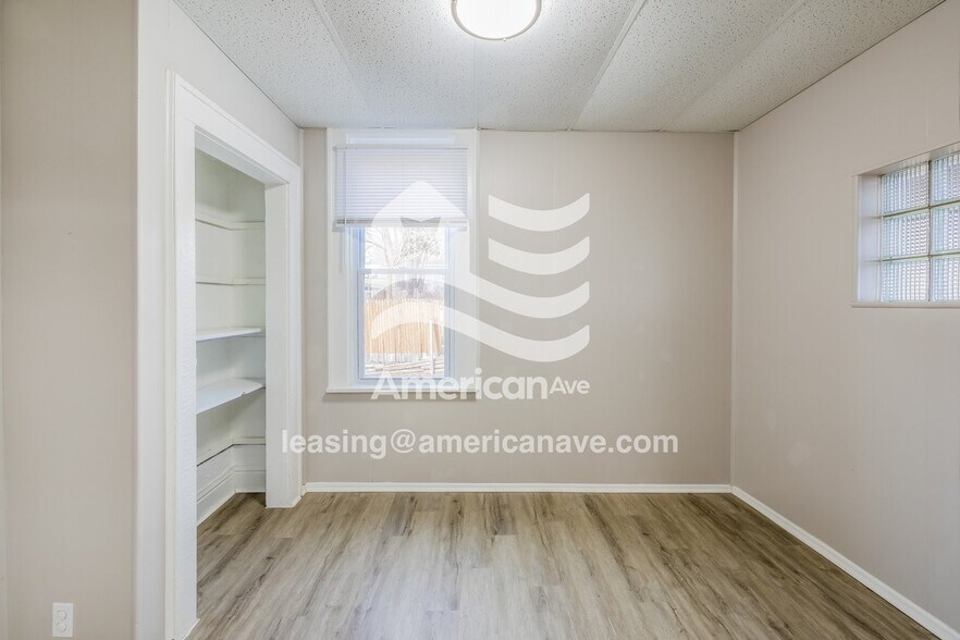 Building Photo - 349 James St